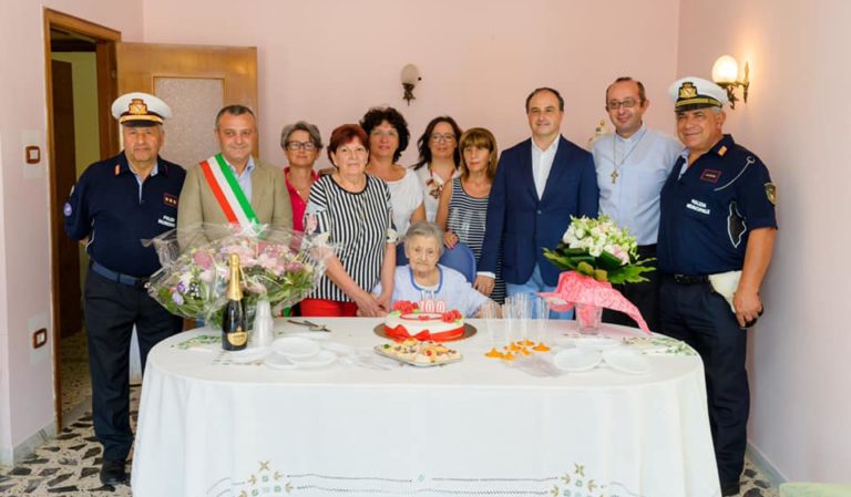 Giffoni Sei Casali in festa per la signora Sestina: compie 100 anni