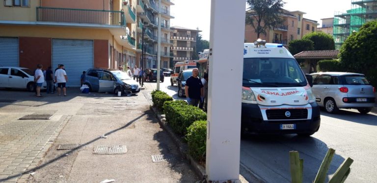 Incidente a Mercato San Severino: coinvolti un bimbo e una donna incinta