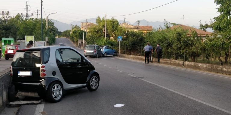San Cipriano Picentino: violento scontro tra tre veicoli in località Cantina