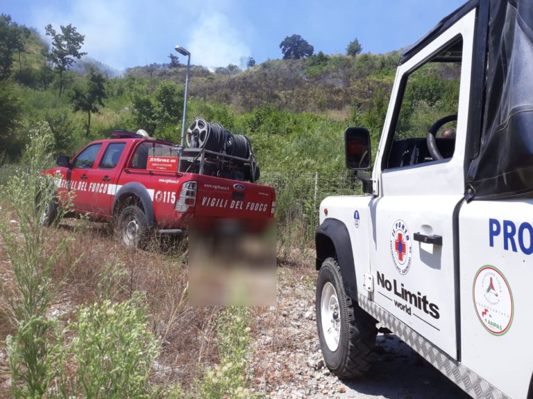 Baronissi, incendio nella zona montuosa di Cariti: fiamme domate e zona bonificata