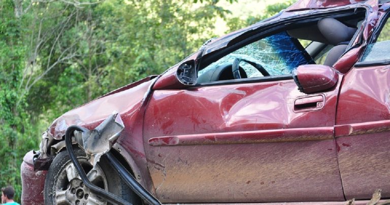 Atena Lucana, scontro tra due auto lungo la Strada Stradale 18