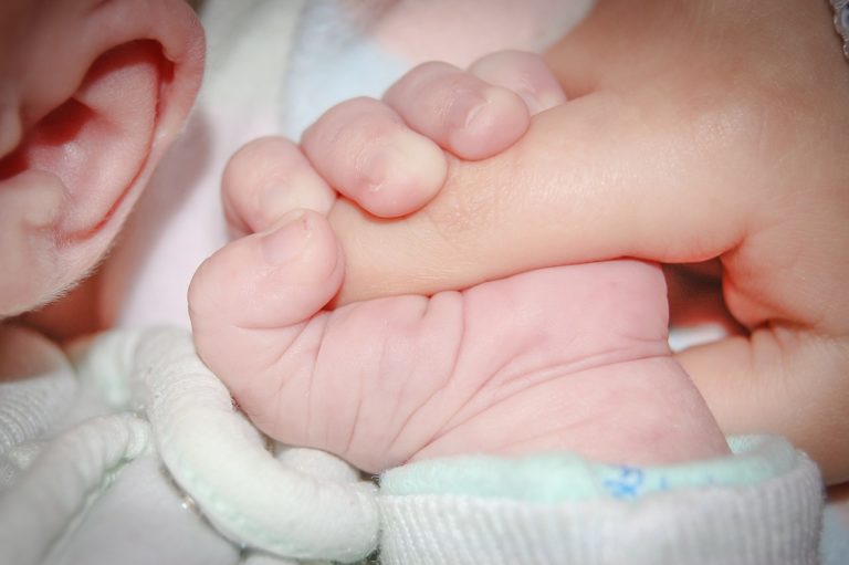 Salerno, salva la vita ad una bimba che rischiava il soffocamento