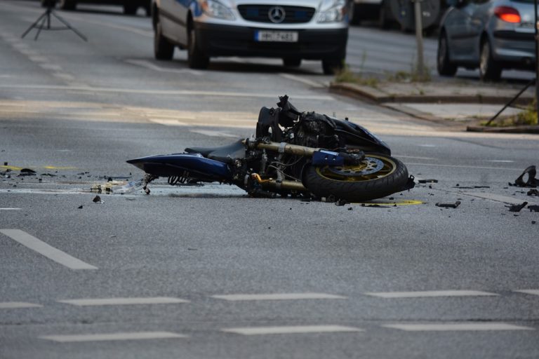 Agropoli: 62enne si schianta con la moto dopo un malore e muore