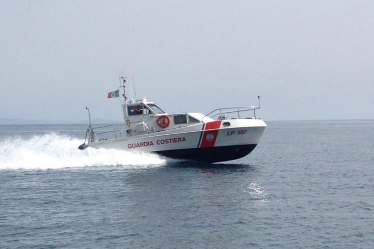 Eolie, scontro tra traghetto e yacht: coinvolti tre salernitani