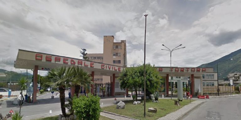 Spacciava davanti all’ospedale di Pagani: fermato giovane 26enne
