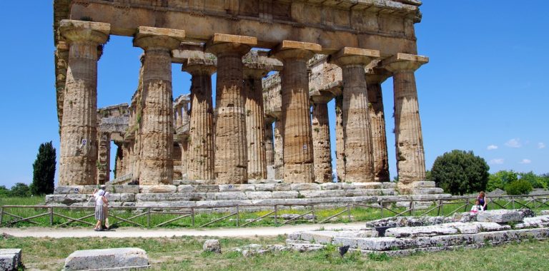 Paestum Marathon, nella città dei Templi rivive la leggendaria corsa di Filippide