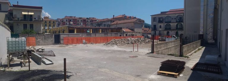 Cava de’ Tirreni, iniziata la bonifica del campo di prefabbricati di Pregiato