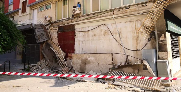Salerno, crollo di un balcone nella zona orientale