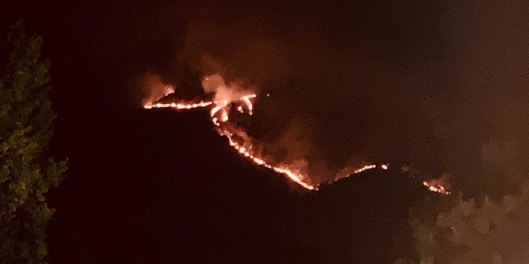 San Cipriano Picentino, inferno di fuoco sul Monte Cerreta