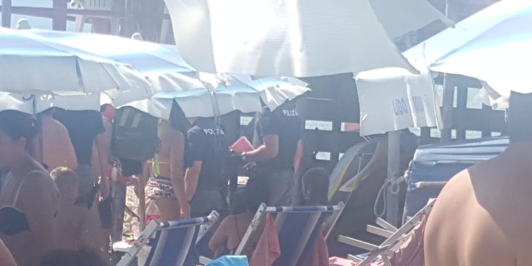 Lite in spiaggia a Pastena: due donne si picchiano per amore di un uomo