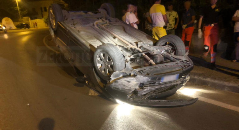 Giffoni Sei Casali: perde il controllo dell’auto e si ribalta