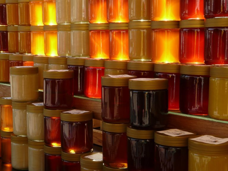 Battipaglia, sequestrati 7000 vasetti di miele pronti per la vendita