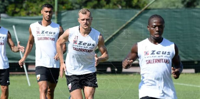 Salernitana, in allenamento si vede anche Pawel Jaroszynski