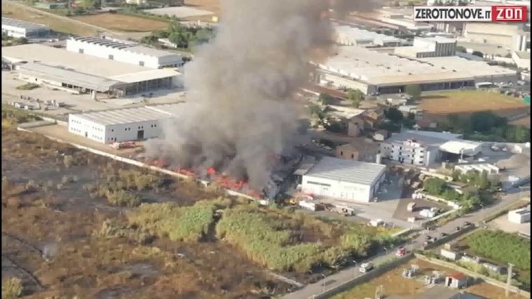 Disastro ambientale a Battipaglia: l’immane sforzo dei Vigili del Fuoco