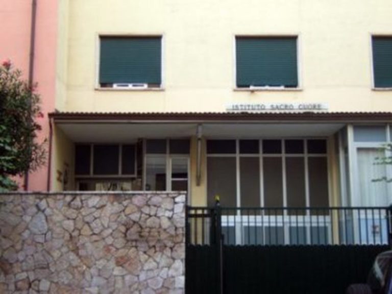 Salerno, chiude la scuola Sacro Cuore a Torrione: “Non ci sono più suore”