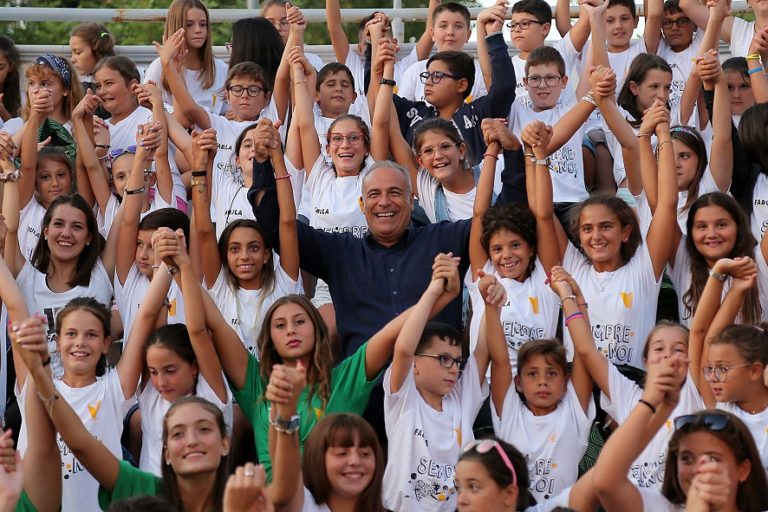 Successo al Premio Fabula per De Caro. Stasera c’è Michele Placido