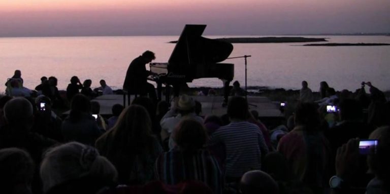 Concerto all’Alba nell’Arena di Fuenti, protagonista Remo Anzovino