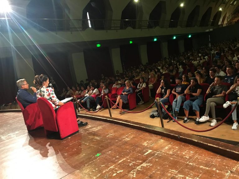 Gli occhi della mente: Alessandro Haber al liceo “Tasso” di Salerno