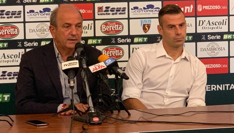 Addio al calcio di Emanuele Calaiò: “Dispiace sempre smettere, ma sono felice della mia carriera”
