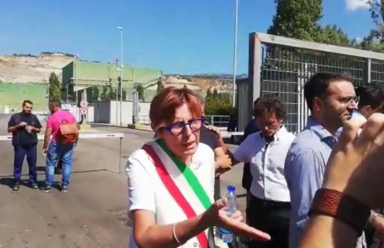 Battipaglia, la sindaca Francese allo Stir: “Non facciamo entrare i camion”