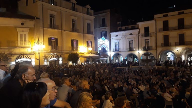 Cava de’ Tirreni: Bruno racconta, Venturini canta, il pubblico applaude