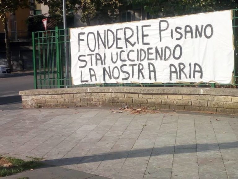 Salerno, Fonderie Pisano: sbucano gli striscioni di protesta