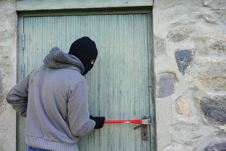 Padula: due furti in località Scalo. Officina e abitazione prese di mira