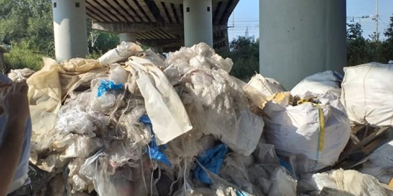 Rifiuti abbandonati tra Salerno e Pontecagnano: scatta il sequestro