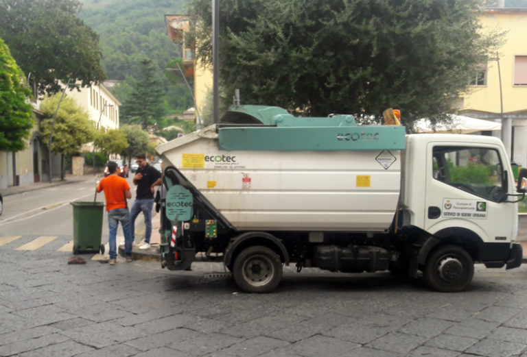 Roccapiemonte, pulizia caditoie su tutto il territorio