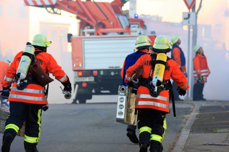 Salerno, incendio a Torrione: ancora incerte le cause del rogo