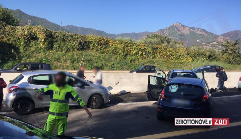 Incidente lungo il raccordo Salerno-Avellino: traffico in tilt
