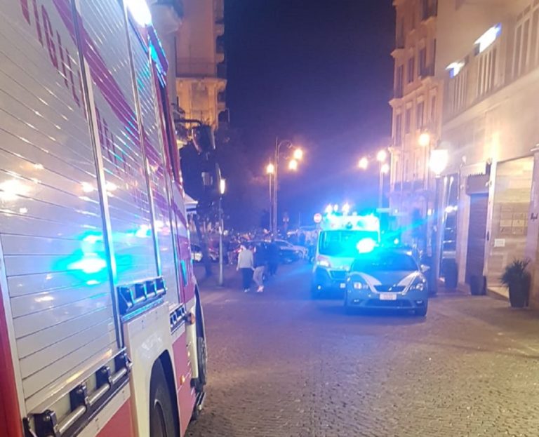 Salerno, incendio di un locale in via Velia