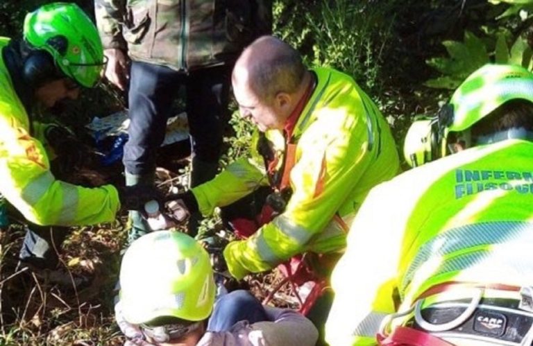 Mercato San Severino, si ferisce con un falcetto: 25enne in ospedale