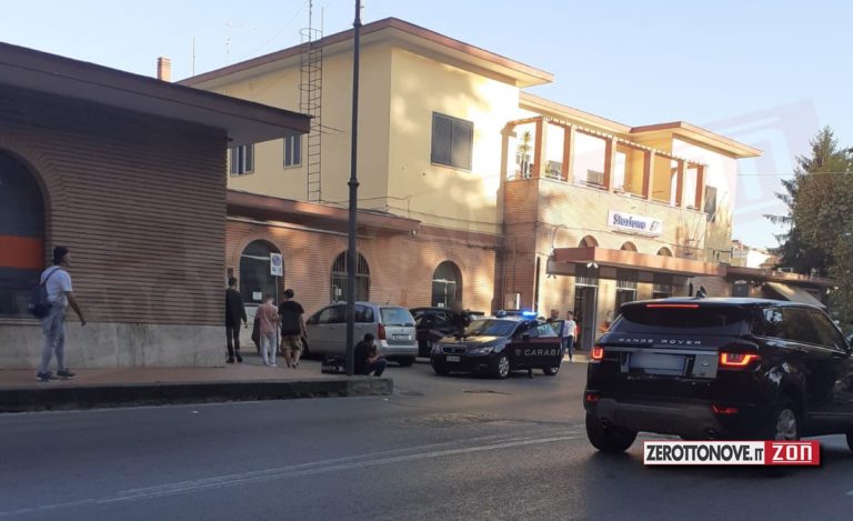 Cava de’ Tirreni, colpi d’arma da fuoco alla stazione: Carabiniere ferito