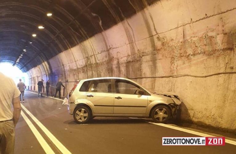 Incidente lungo la SP 430 Cilentana, ambulanza e Carabinieri sul posto