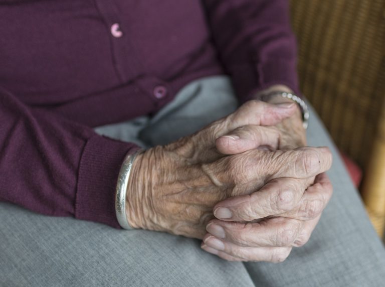 San Pietro al Tanagro: si fingono impiegati Enel per truffare anziani