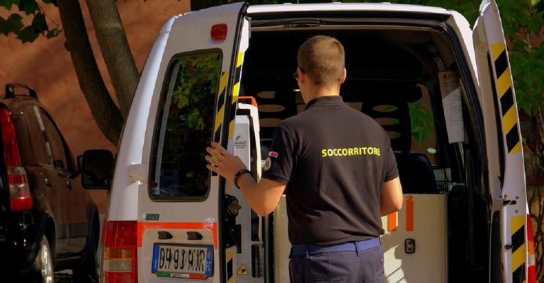 Perito, incidente: scontro tra un auto e un furgone