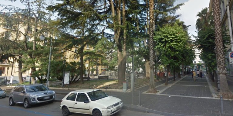 Salerno, carenze igienico-sanitarie in Piazza San Francesco: il sopralluogo del sindaco
