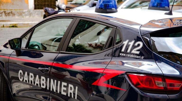 Polla, rapina a mano armata in un bar: bottino da 20mila euro