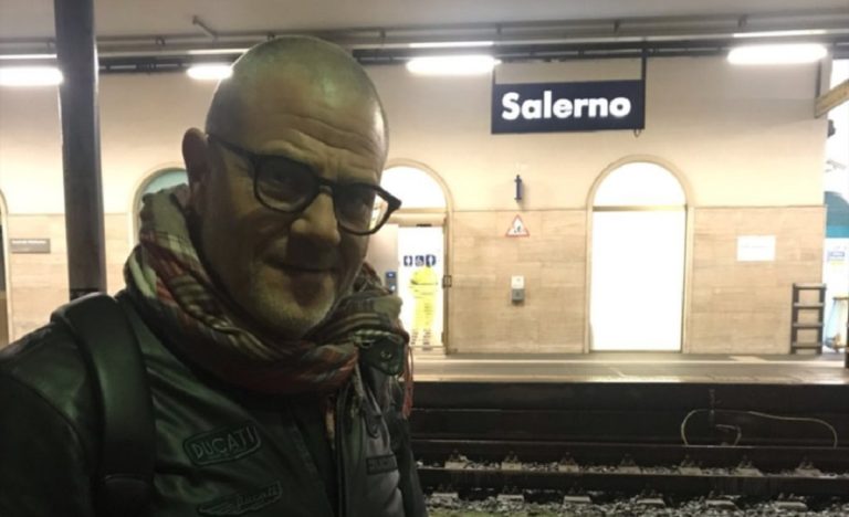 Salerno, avvistata la “Iena” Giulio Golia alla stazione
