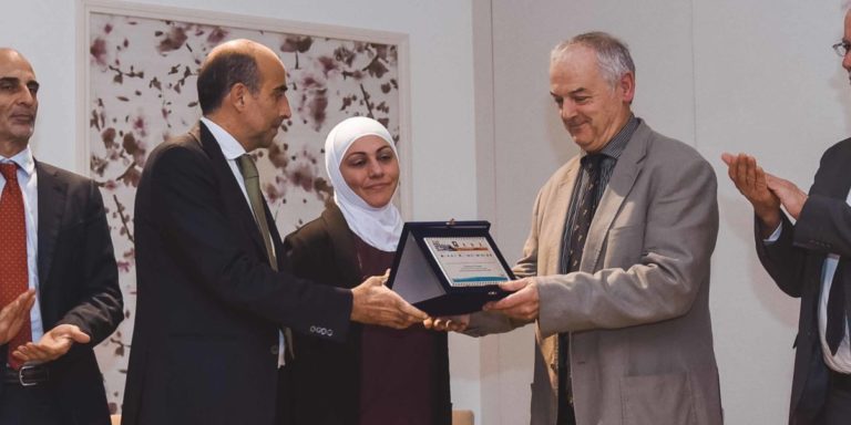 BMTA: Jonathan Adams riceve il Premio Khaled al-Asaad
