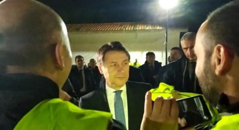 Conte ascolta i lavoratori Treofan a Vallo della Lucania