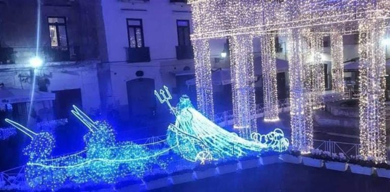 Salerno, Luci d’Artista 2019 ammirate dal mare: l’iniziativa