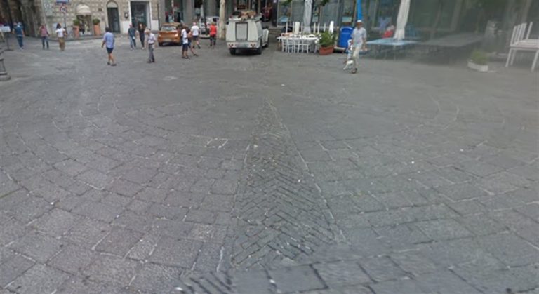 A Salerno nascono le “Sardine”: flash mob a Portanova