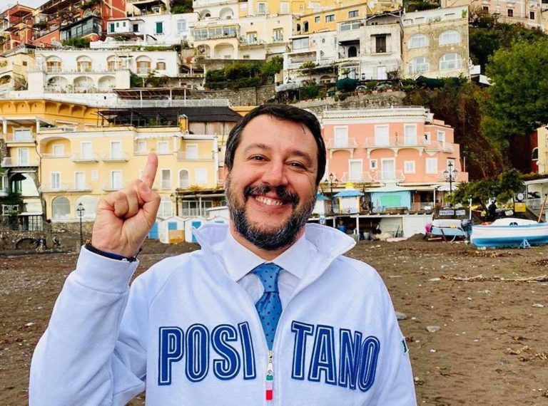 Salvini in Campania: “Non vedo l’ora di mandare a casa De Luca”