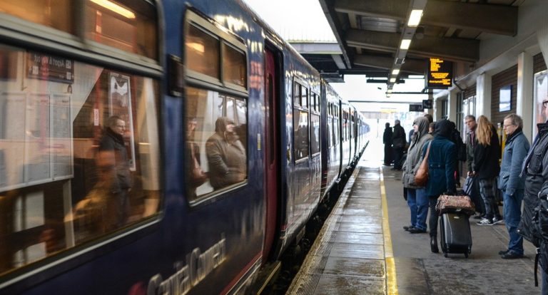 Salerno, linea ferroviaria sospesa da e per Napoli