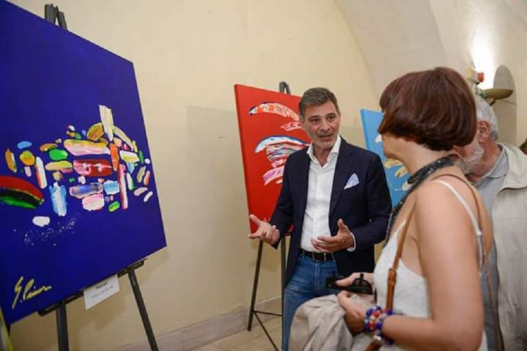 Salerno, dipinti di Gesuino Pinna in mostra al Magic House Arredamenti