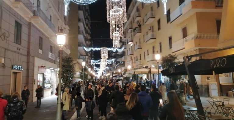 Salerno: in calo lo shopping, bene la ristorazione
