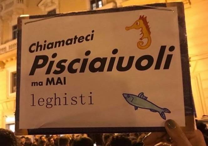Salerno, grande successo per le sardine: in migliaia non si legano a Salvini