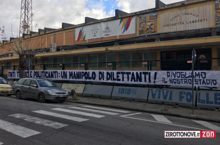 Cava, striscioni di contestazione da parte degli ultras sullo Stadio